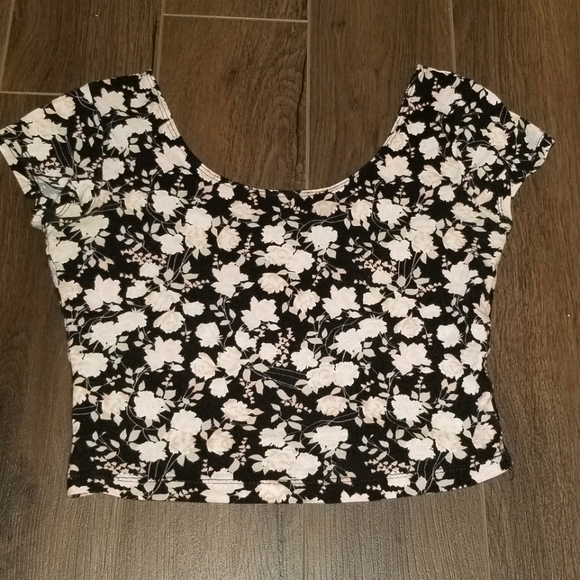 Garage Cropped Tee - Picture 2 of 3